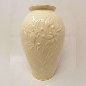Lenox Masterpiece Collection Vase